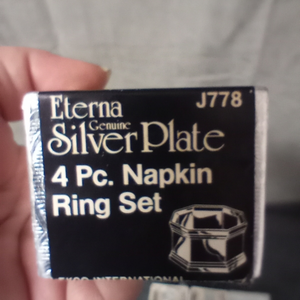 Eterna # J778 Genuine Silver Plate 2 - 4 Piece Napkin Ring Set NIB